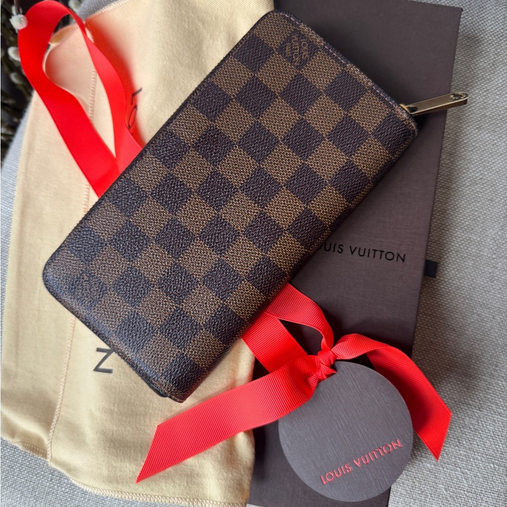 Louis Vuitton Damier Ebene Zippy Wallet
